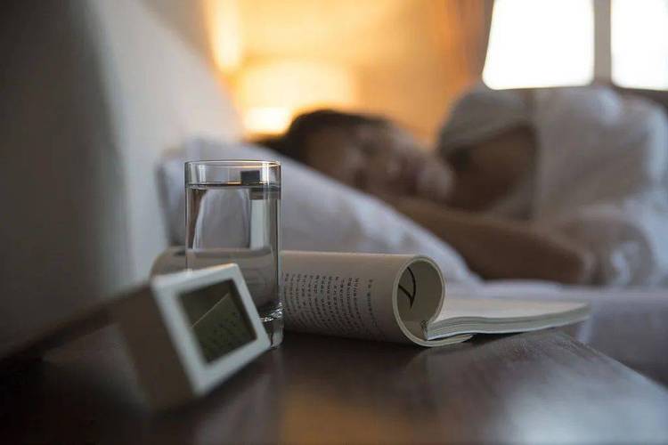 在睡前 C1V1 指,专业助眠,闭眼即享深度好眠